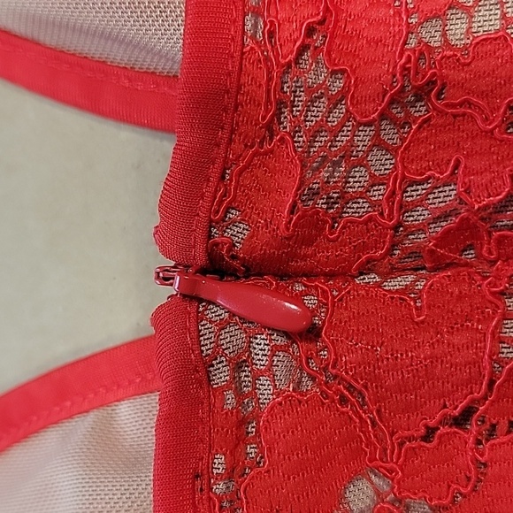 French Connection Size S Red Lace over Nude Ruffle Trim Sleeveless Peplum Top - Picture 14 of 15